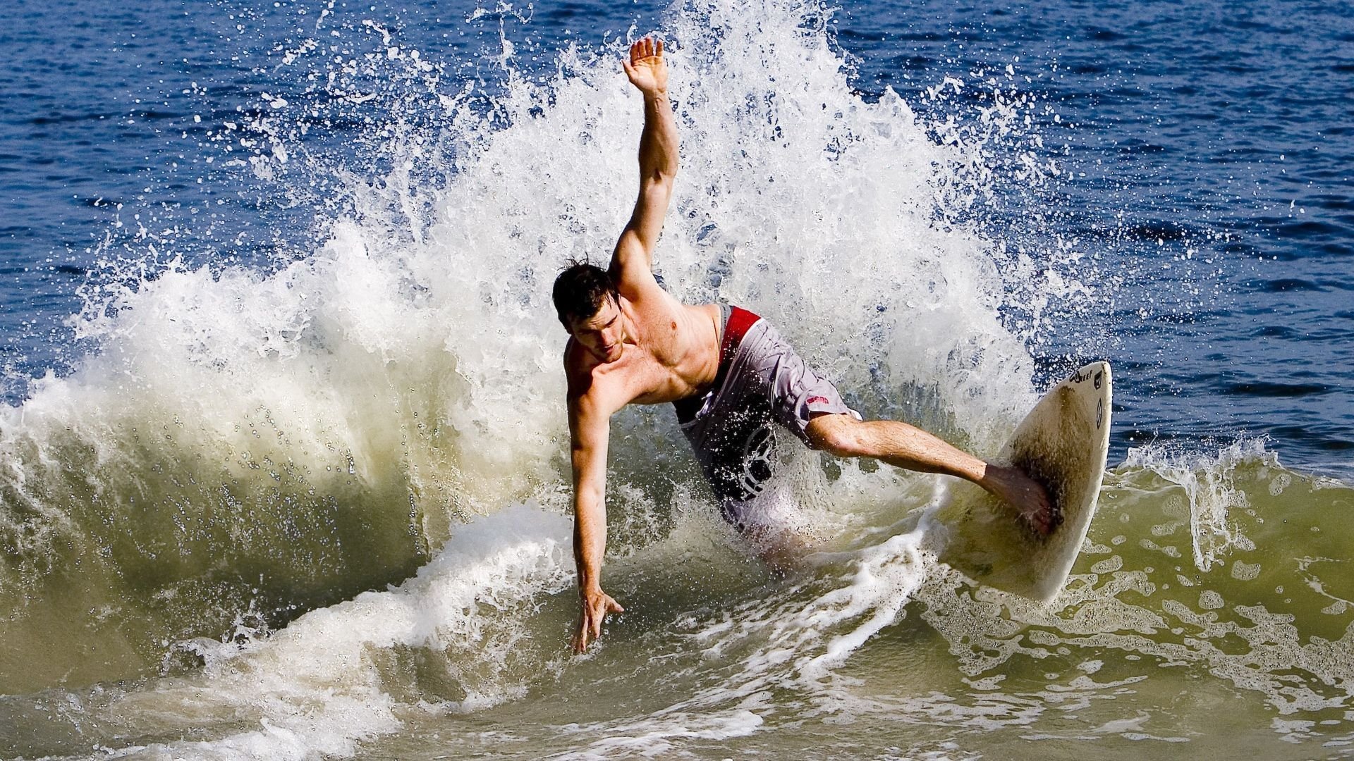 绿茵之外的另一场半决赛,伊朗经济突围战,如何点球决胜巴拉圭?