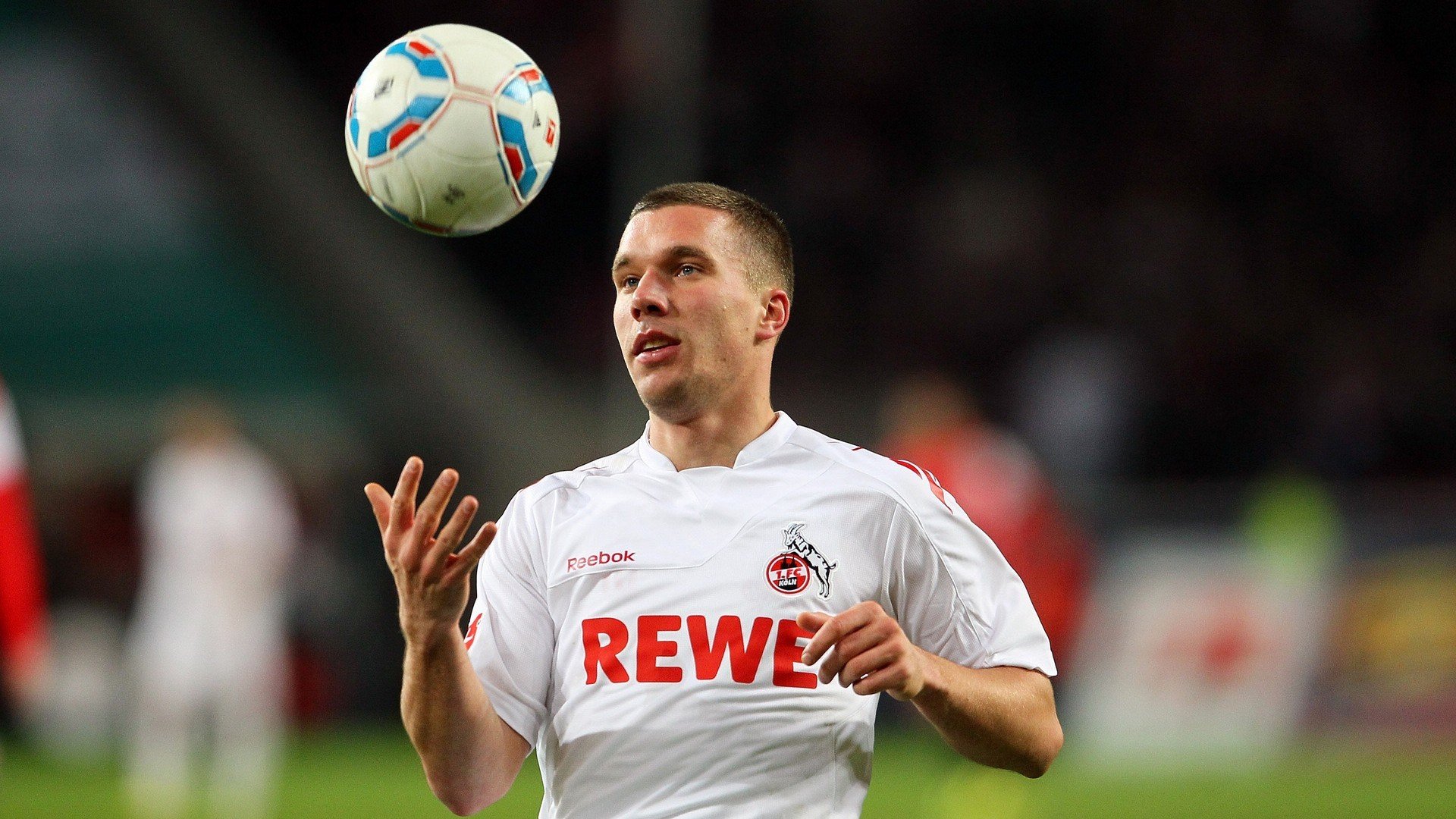 英超争冠焦点战,勒沃库森淘汰赛过关摩纳哥,双线作战下的战术博弈与心理考验